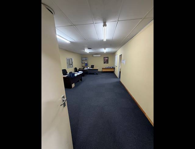 1,200M² WAREHOUSE TO LET IN LOWER BO-DORP